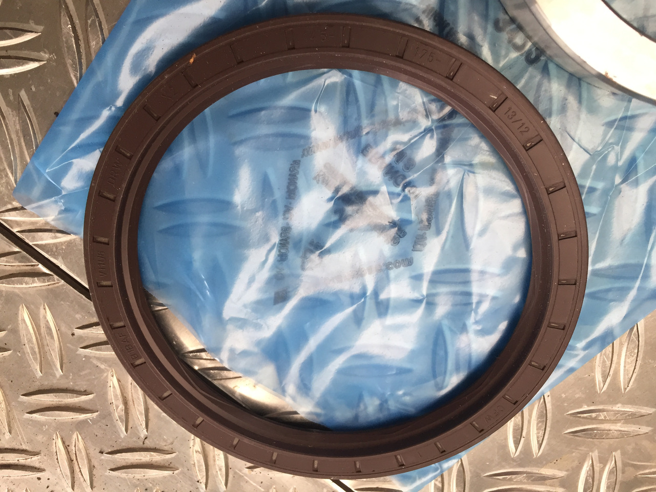 Neuwertiges MAN TGA, F 2000 Achsgetriebe, Reparatursatz, Artikel - Nr. : 81.35710 - 6016 - Boîte de vitesse et pièces pour Camion: photos 5 Neuwertiges MAN TGA, F 2000 Achsgetriebe, Reparatursatz, Artikel - Nr. : 81.35710 - 6016 - Boîte de vitesse et pièces pour Camion: photos 5