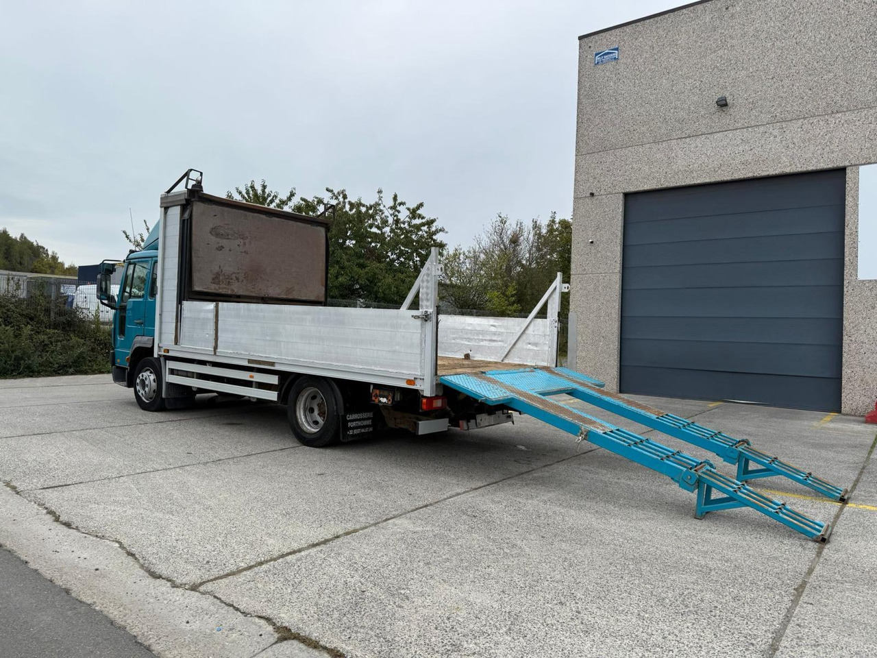 VOLVO FL 12 250, 2004 god. - Camion plateau: photos 2 VOLVO FL 12 250, 2004 god. - Camion plateau: photos 2