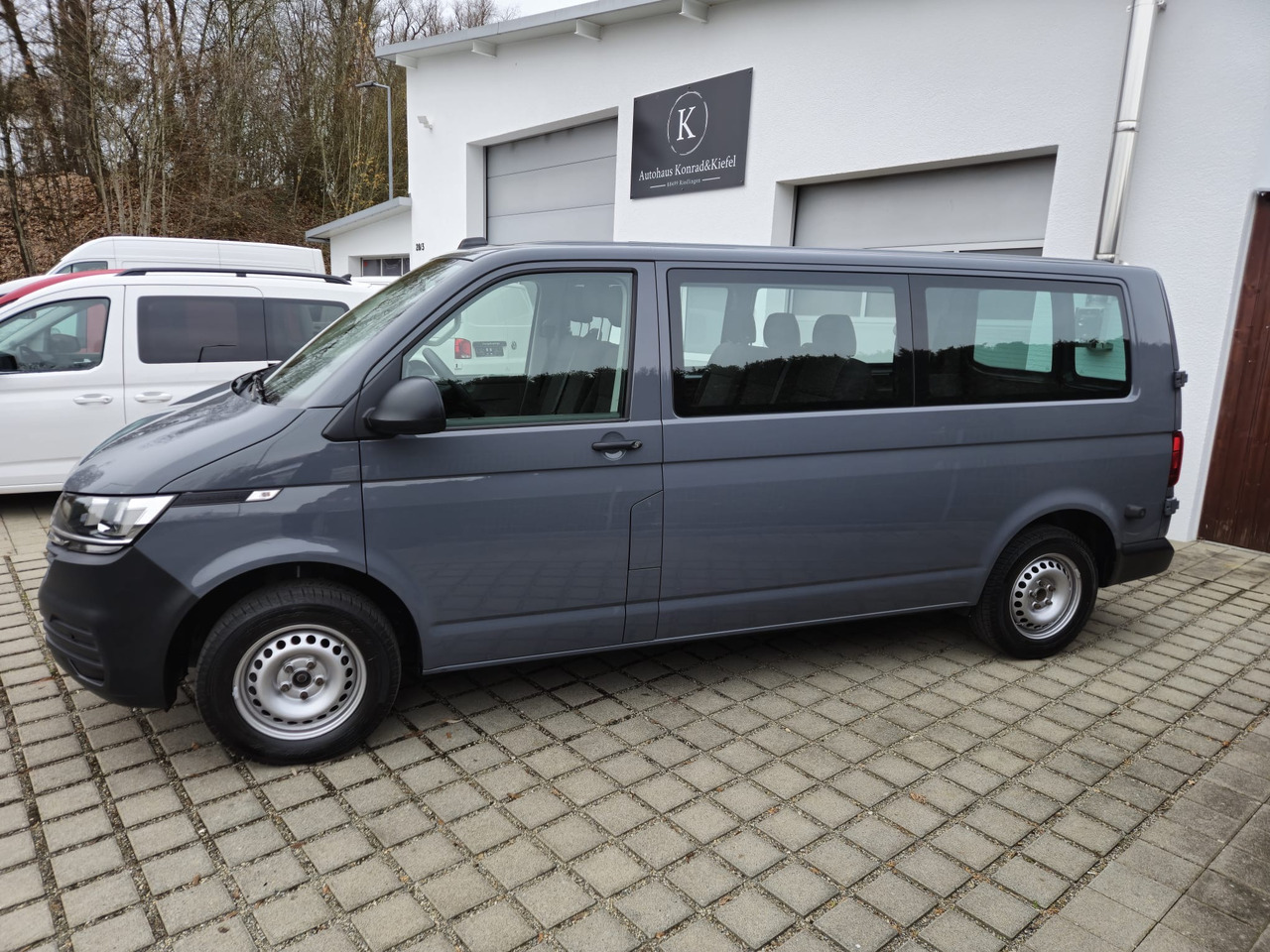 VOLKSWAGEN T6.1 Transporter Kombi LR/Navi/AppCon./6-Sitzer - Transport de personnes: photos 3 VOLKSWAGEN T6.1 Transporter Kombi LR/Navi/AppCon./6-Sitzer - Transport de personnes: photos 3
