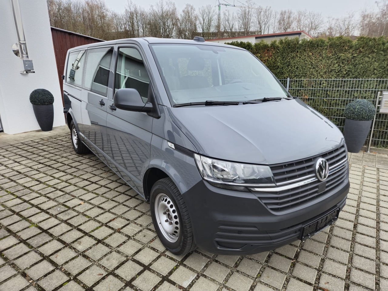 VOLKSWAGEN T6.1 Transporter Kombi LR/Navi/AppCon./6-Sitzer - Transport de personnes: photos 2 VOLKSWAGEN T6.1 Transporter Kombi LR/Navi/AppCon./6-Sitzer - Transport de personnes: photos 2