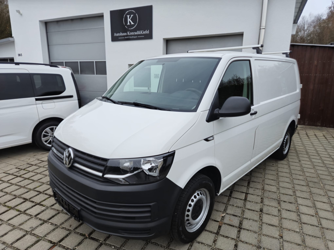 VOLKSWAGEN T6 Transporter Kasten-Kombi Standheizung - Fourgon utilitaire: photos 1 VOLKSWAGEN T6 Transporter Kasten-Kombi Standheizung - Fourgon utilitaire: photos 1