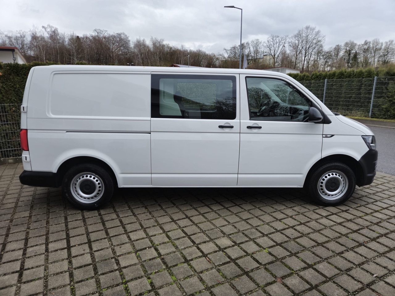 VOLKSWAGEN T6 Transporter Mixto LR 6-Sitzer/Standheiz./PDC - Fourgon utilitaire: photos 4 VOLKSWAGEN T6 Transporter Mixto LR 6-Sitzer/Standheiz./PDC - Fourgon utilitaire: photos 4
