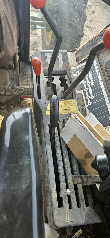 Tracteur agricole JOHN DEERE 4350: photos 9 Tracteur agricole JOHN DEERE 4350: photos 9