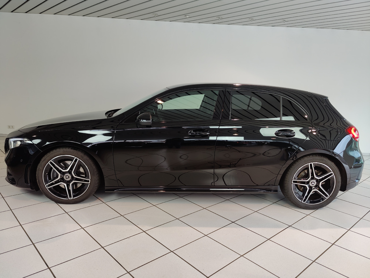 Mercedes-Benz A 220 d Navi LED Park RüKam AHK - Berline: photos 2 Mercedes-Benz A 220 d Navi LED Park RüKam AHK - Berline: photos 2