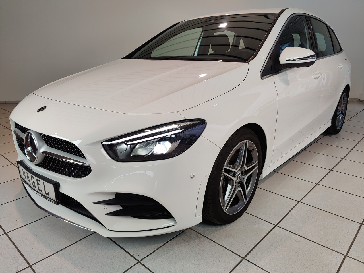 Mercedes-Benz B 200 d 8G-DCT AMG Line Kam Navi SHZ LED - Voiture: photos 1 Mercedes-Benz B 200 d 8G-DCT AMG Line Kam Navi SHZ LED - Voiture: photos 1