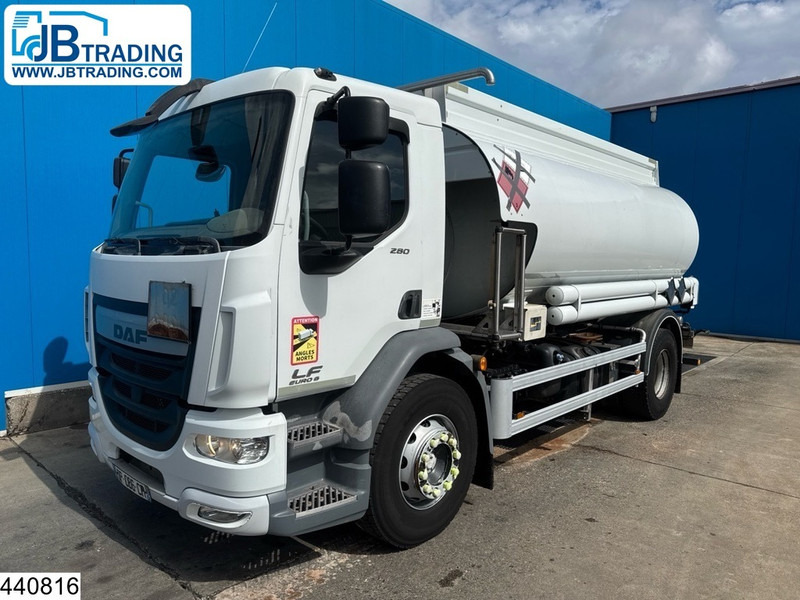 DAF LF 280 EURO 6, Manual, 13,390 litres, 5 Comp. - Camion citerne: photos 1 DAF LF 280 EURO 6, Manual, 13,390 litres, 5 Comp. - Camion citerne: photos 1