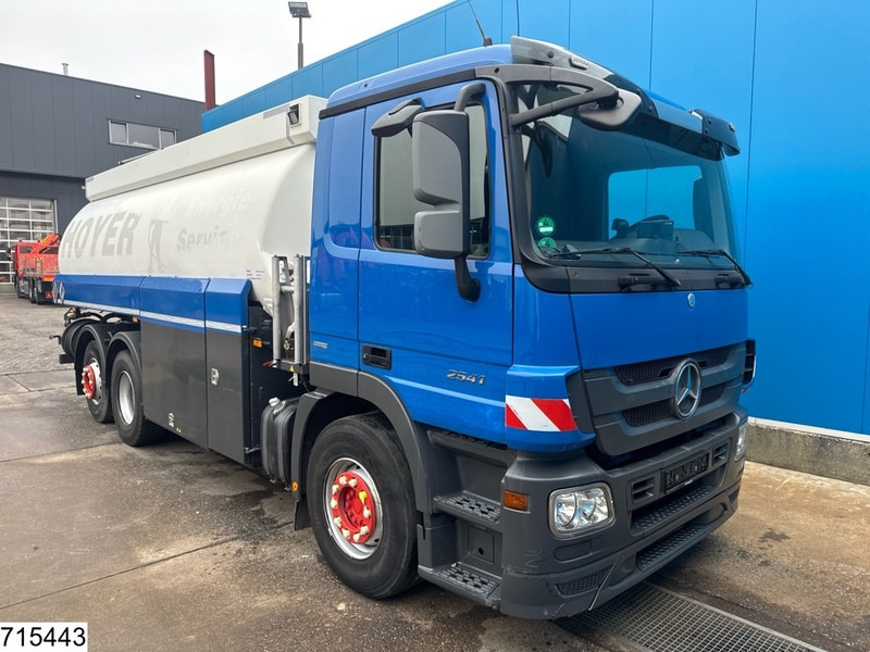 Mercedes-Benz Actros 2541 6x2, EURO 5, ADR, 20.550 Liter, 4 Comp - Camion citerne: photos 3 Mercedes-Benz Actros 2541 6x2, EURO 5, ADR, 20.550 Liter, 4 Comp - Camion citerne: photos 3