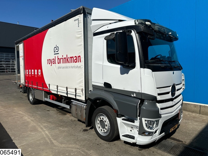 Mercedes-Benz Antos 1833 EURO 6, Dhollandia - Camion à rideaux coulissants: photos 3 Mercedes-Benz Antos 1833 EURO 6, Dhollandia - Camion à rideaux coulissants: photos 3