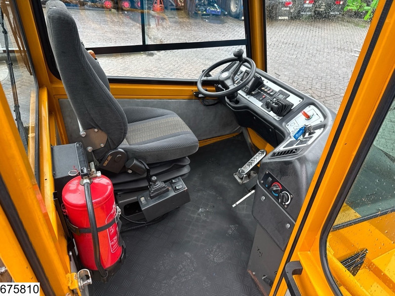 Terberg YT 182 Terminal tractor, 22.079 Operating hours - Tracteur routier: photos 5 Terberg YT 182 Terminal tractor, 22.079 Operating hours - Tracteur routier: photos 5