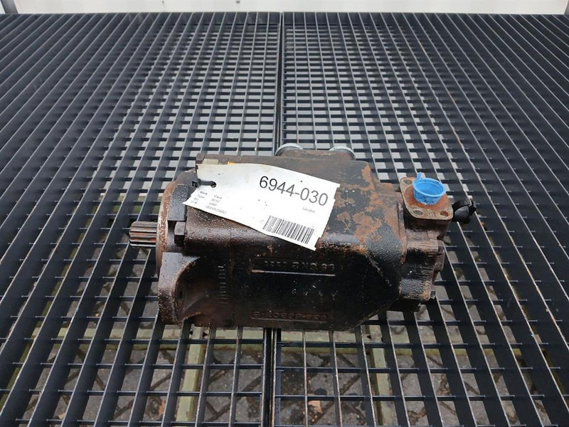 Case 821C-702810-Gearpump/Zahnradpumpe/Tandwielpomp - Hydraulique pour Engins de chantier: photos 1 Case 821C-702810-Gearpump/Zahnradpumpe/Tandwielpomp - Hydraulique pour Engins de chantier: photos 1