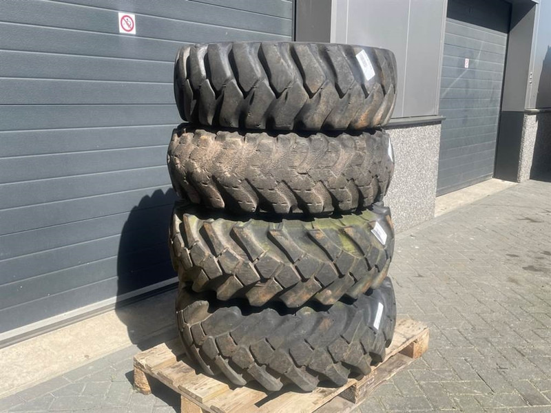 Everest 12.5-18 - Tire/Reifen/Band - Pneus et jantes pour Engins de chantier: photos 3 Everest 12.5-18 - Tire/Reifen/Band - Pneus et jantes pour Engins de chantier: photos 3