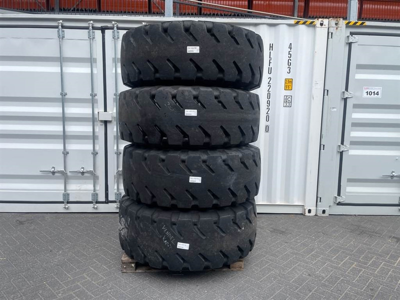 Hyundai HL740-9-Michelin 20.5R25-Tire/Reifen/Band - Pneus et jantes pour Engins de chantier: photos 1 Hyundai HL740-9-Michelin 20.5R25-Tire/Reifen/Band - Pneus et jantes pour Engins de chantier: photos 1