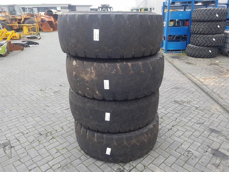 JCB 416 HT-Barkley 17.5R25-Tyre/Reifen/Band - Pneus et jantes pour Engins de chantier: photos 1 JCB 416 HT-Barkley 17.5R25-Tyre/Reifen/Band - Pneus et jantes pour Engins de chantier: photos 1