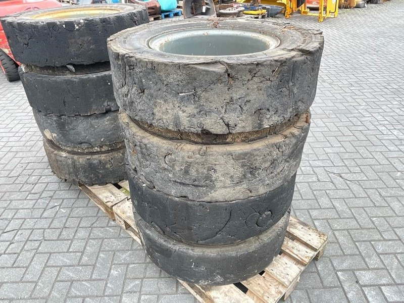 Liebherr 10.00-20 - Tire/Reifen/Band - Pneus et jantes pour Engins de chantier: photos 3 Liebherr 10.00-20 - Tire/Reifen/Band - Pneus et jantes pour Engins de chantier: photos 3