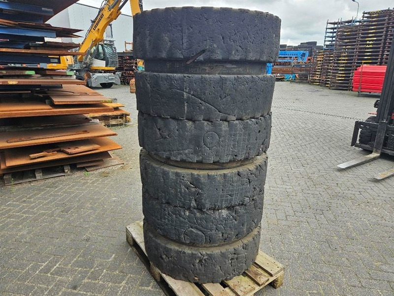 Liebherr 10.00-20 - Tire/Reifen/Band - Pneus et jantes pour Engins de chantier: photos 3 Liebherr 10.00-20 - Tire/Reifen/Band - Pneus et jantes pour Engins de chantier: photos 3