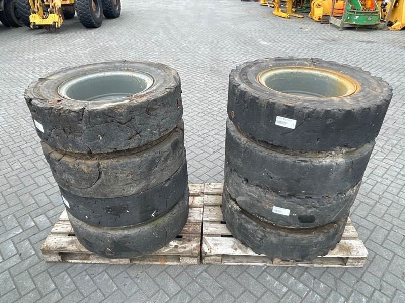 Liebherr 10.00-20 - Tire/Reifen/Band - Pneus et jantes pour Engins de chantier: photos 1 Liebherr 10.00-20 - Tire/Reifen/Band - Pneus et jantes pour Engins de chantier: photos 1