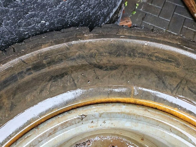Liebherr 12.00-20 SOLID - Tire/Reifen/Band - Pneus et jantes pour Engins de chantier: photos 5 Liebherr 12.00-20 SOLID - Tire/Reifen/Band - Pneus et jantes pour Engins de chantier: photos 5