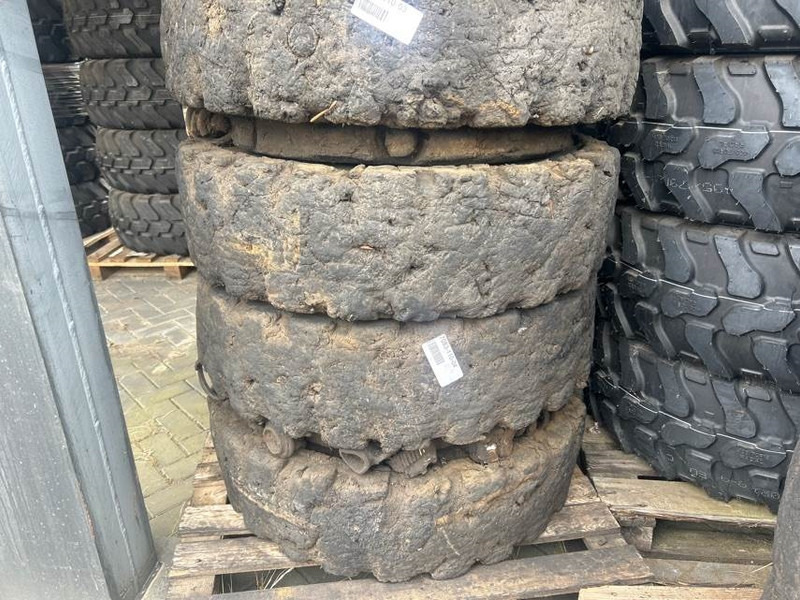 Liebherr A934C-12.00-20-Tire/Reifen/Band - Pneus et jantes pour Engins de chantier: photos 2 Liebherr A934C-12.00-20-Tire/Reifen/Band - Pneus et jantes pour Engins de chantier: photos 2