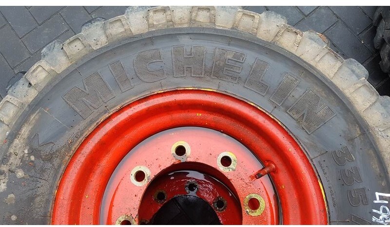 Michelin 335/80R18 (12.5R18) - Tyre/Reifen/Band - Pneus et jantes pour Engins de chantier: photos 3 Michelin 335/80R18 (12.5R18) - Tyre/Reifen/Band - Pneus et jantes pour Engins de chantier: photos 3