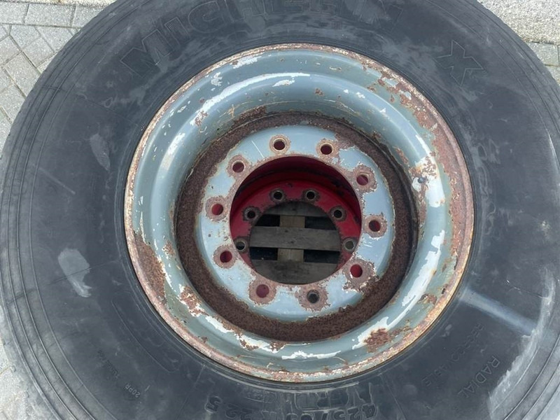 Michelin 425/65R22.5-Tire/Reifen/Band - Pneus et jantes pour Engins de chantier: photos 4 Michelin 425/65R22.5-Tire/Reifen/Band - Pneus et jantes pour Engins de chantier: photos 4