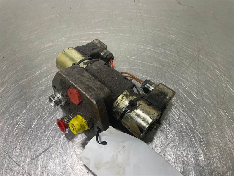 New Holland KV-4/3-3KO-6-6 - Hydraulique pour Engins de chantier: photos 3 New Holland KV-4/3-3KO-6-6 - Hydraulique pour Engins de chantier: photos 3