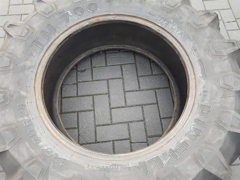 Pirelli 420/70R28-Tire/Reifen/Band - Pneus et jantes pour Engins de chantier: photos 4 Pirelli 420/70R28-Tire/Reifen/Band - Pneus et jantes pour Engins de chantier: photos 4