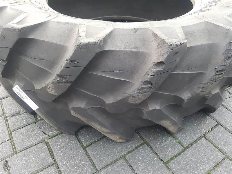 Pirelli 420/70R28-Tire/Reifen/Band - Pneus et jantes pour Engins de chantier: photos 3 Pirelli 420/70R28-Tire/Reifen/Band - Pneus et jantes pour Engins de chantier: photos 3