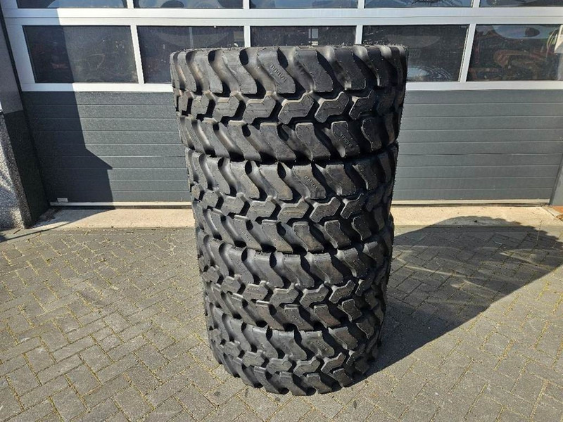 SWT 405/70R20 (16.0/70R20) *NEW* - Tire/Reifen/Band - Pneus et jantes pour Engins de chantier: photos 2 SWT 405/70R20 (16.0/70R20) *NEW* - Tire/Reifen/Band - Pneus et jantes pour Engins de chantier: photos 2