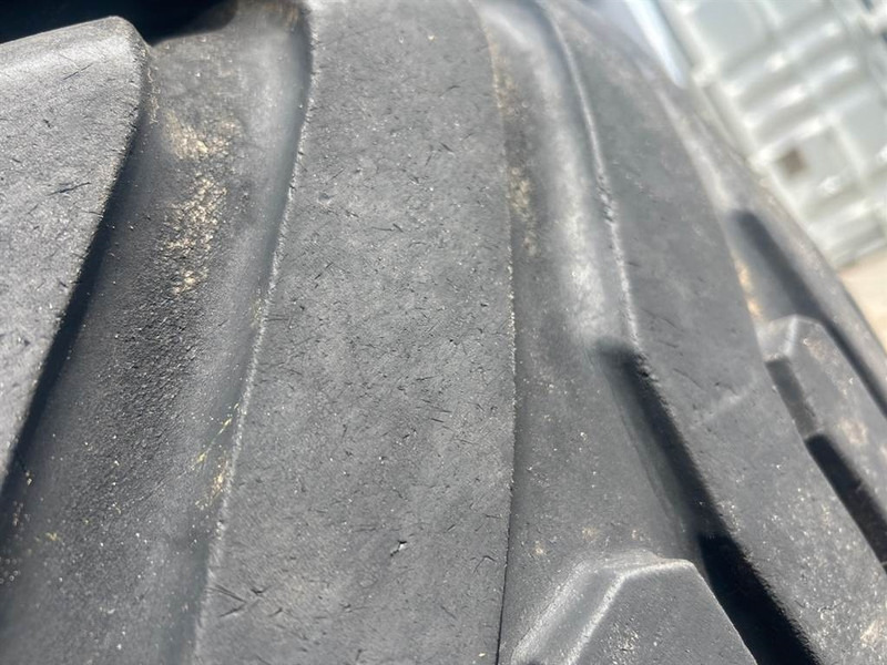 Schaeff SKL841-Altura 550/45-22.5-Tire/Reifen/Band - Pneus et jantes pour Engins de chantier: photos 2 Schaeff SKL841-Altura 550/45-22.5-Tire/Reifen/Band - Pneus et jantes pour Engins de chantier: photos 2