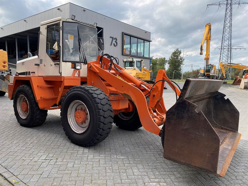Schaeff SKS 661 - Chargeuse sur pneus: photos 5 Schaeff SKS 661 - Chargeuse sur pneus: photos 5
