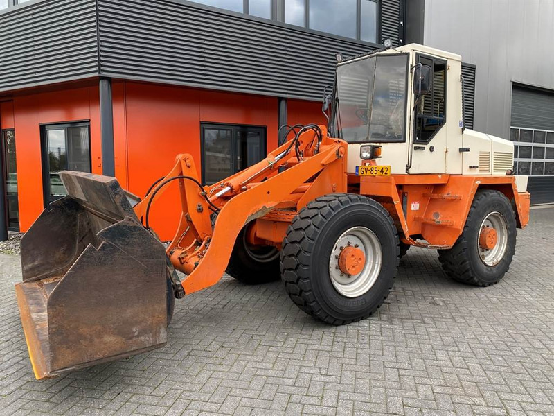 Schaeff SKS 661 - Chargeuse sur pneus: photos 2 Schaeff SKS 661 - Chargeuse sur pneus: photos 2