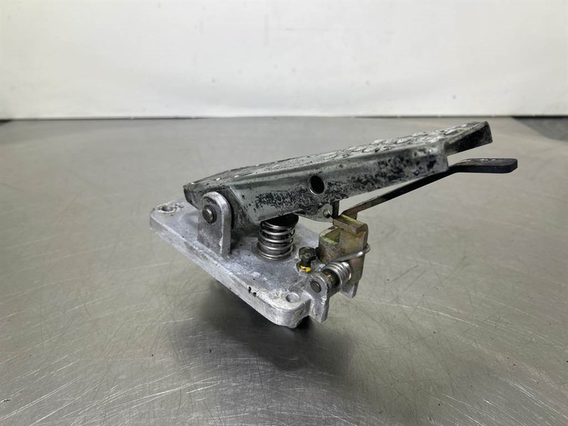 Terex TW150-6041506-Brake pedal/Bremspedal/Rempedaal - Cabine et intérieur pour Engins de chantier: photos 4 Terex TW150-6041506-Brake pedal/Bremspedal/Rempedaal - Cabine et intérieur pour Engins de chantier: photos 4