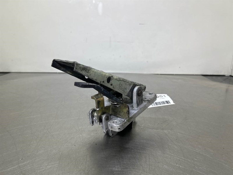 Terex TW150-6041506-Brake pedal/Bremspedal/Rempedaal - Cabine et intérieur pour Engins de chantier: photos 3 Terex TW150-6041506-Brake pedal/Bremspedal/Rempedaal - Cabine et intérieur pour Engins de chantier: photos 3