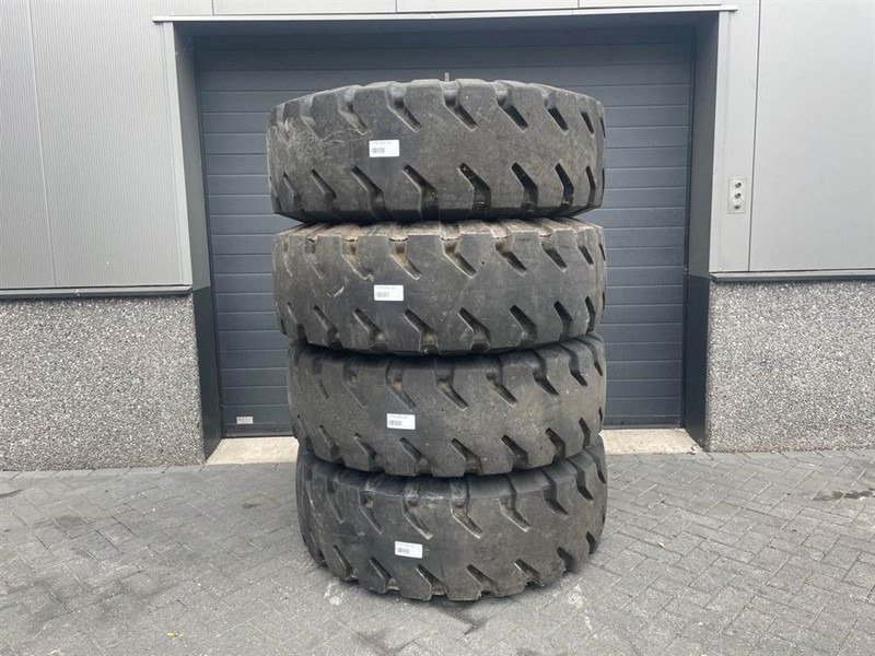Volvo L50G-Michelin 17.5R25-Tire/Reifen/Band - Pneus et jantes pour Engins de chantier: photos 1 Volvo L50G-Michelin 17.5R25-Tire/Reifen/Band - Pneus et jantes pour Engins de chantier: photos 1
