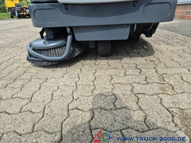 Hako Sweepmaster 1500RH Kehr- Flächen Hallenreiniger - Balayeuse de voirie: photos 2 Hako Sweepmaster 1500RH Kehr- Flächen Hallenreiniger - Balayeuse de voirie: photos 2