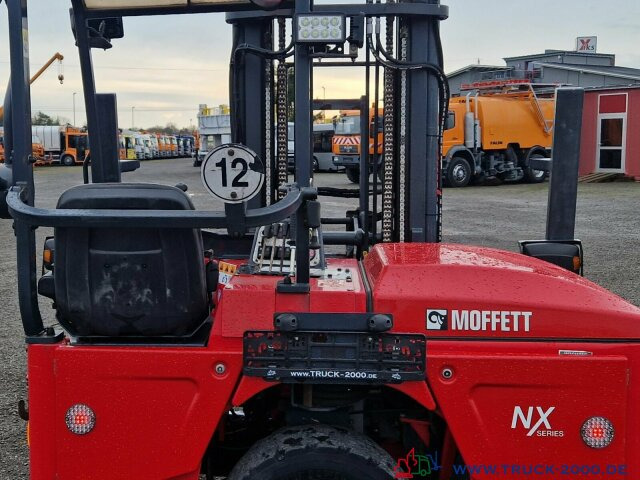 Moffett Mitnahmestapler 4 Wege Allrad NX Typ M 4 25.4 - Chariot embarqué: photos 4 Moffett Mitnahmestapler 4 Wege Allrad NX Typ M 4 25.4 - Chariot embarqué: photos 4