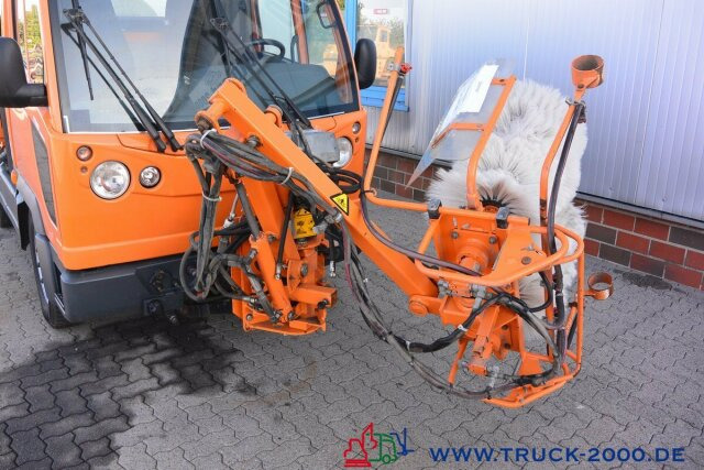 Multicar M30 4x4 Leitpfostenwaschanlage + 1.000 Ltr Tank - Camion benne, Véhicule de voirie/ Spécial: photos 3 Multicar M30 4x4 Leitpfostenwaschanlage + 1.000 Ltr Tank - Camion benne, Véhicule de voirie/ Spécial: photos 3