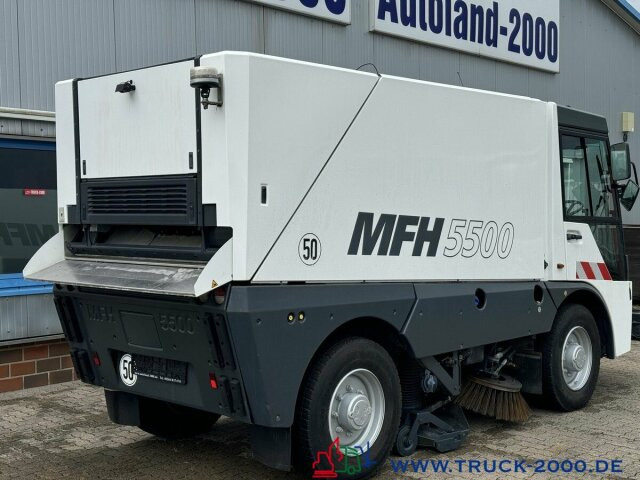 Schmidt MFH 5500 3 Besen + Hochdruckreiniger mit Lanze - Balayeuse de voirie: photos 3 Schmidt MFH 5500 3 Besen + Hochdruckreiniger mit Lanze - Balayeuse de voirie: photos 3
