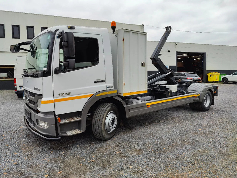 Mercedes-Benz Atego 1218 Containersystem / Hooklift Hyvalift - Camion ampliroll: photos 1 Mercedes-Benz Atego 1218 Containersystem / Hooklift Hyvalift - Camion ampliroll: photos 1