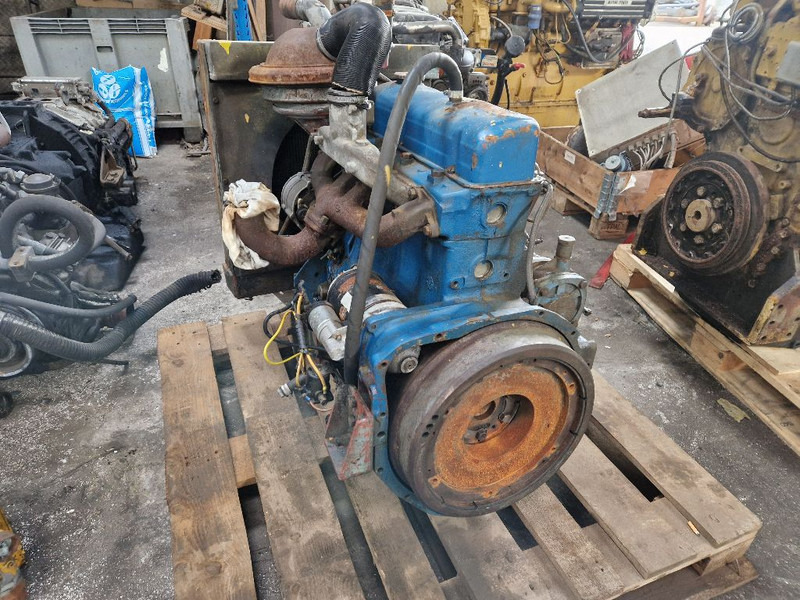 Ford F2 6015 - Moteur: photos 2 Ford F2 6015 - Moteur: photos 2