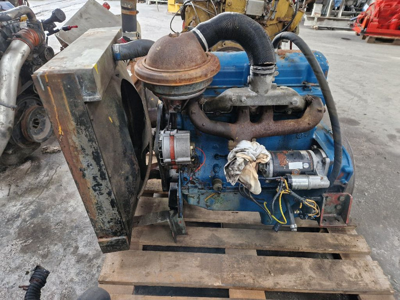 Ford F2 6015 - Moteur: photos 1 Ford F2 6015 - Moteur: photos 1