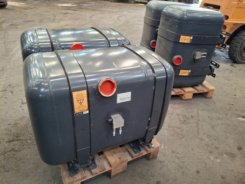 Mercedes-Benz 290L - Réservoir de carburant: photos 1 Mercedes-Benz 290L - Réservoir de carburant: photos 1