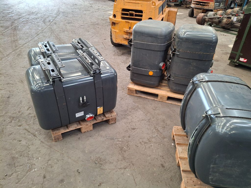 Mercedes-Benz 290L - Réservoir de carburant: photos 4 Mercedes-Benz 290L - Réservoir de carburant: photos 4