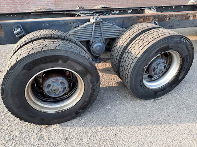 Volvo F 12 6*4 STEEL SUSPENSION - Châssis cabine: photos 2 Volvo F 12 6*4 STEEL SUSPENSION - Châssis cabine: photos 2