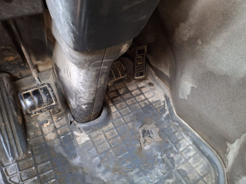 Camion benne Volvo FM 12-380 8X4 STEEL SUSPENSION: photos 10 Camion benne Volvo FM 12-380 8X4 STEEL SUSPENSION: photos 10