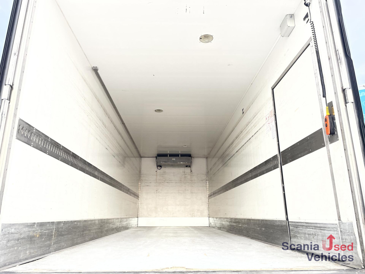 SCANIA P 250 B4x2LA FRIGO -27 TAIL LIFT 1.5T 815X251X244C - Camion frigorifique: photos 3 SCANIA P 250 B4x2LA FRIGO -27 TAIL LIFT 1.5T 815X251X244C - Camion frigorifique: photos 3