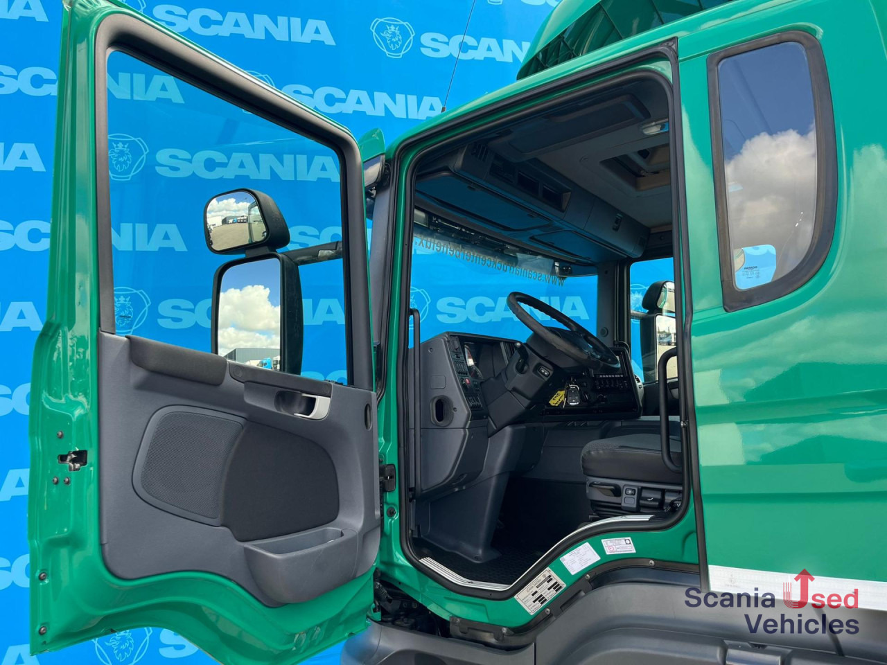 SCANIA P 320 DB6x2*4MNB RETARDER FULL AIR 8T TAIL LIFT 2T - Camion fourgon: photos 2 SCANIA P 320 DB6x2*4MNB RETARDER FULL AIR 8T TAIL LIFT 2T - Camion fourgon: photos 2