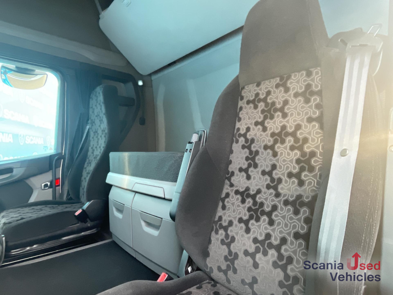 SCANIA R 450 A4x2NB DIFF-L RETARDER FULL AIR 8T ACC - Tracteur routier: photos 5 SCANIA R 450 A4x2NB DIFF-L RETARDER FULL AIR 8T ACC - Tracteur routier: photos 5