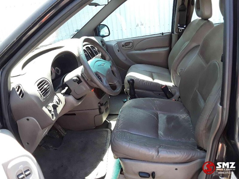Voiture Chrysler Voyager tdi: photos 6