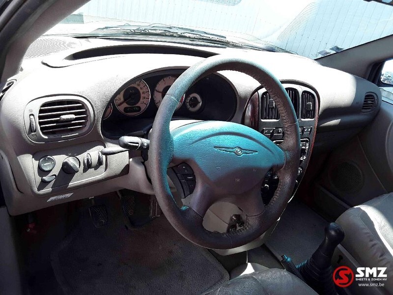 Voiture Chrysler Voyager tdi: photos 8